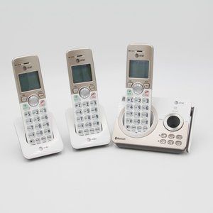 AT&T EL52303 3-Handset Answering System with Caller ID & Call Waiting